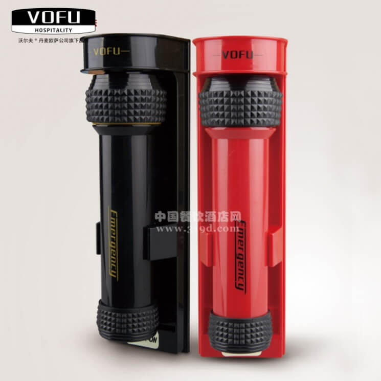 沃爾夫LED防摔型手電筒(壁掛式、三顆LED燈珠、防摔橡膠保護(hù)圈、黑/紅色)230*60*65mm
